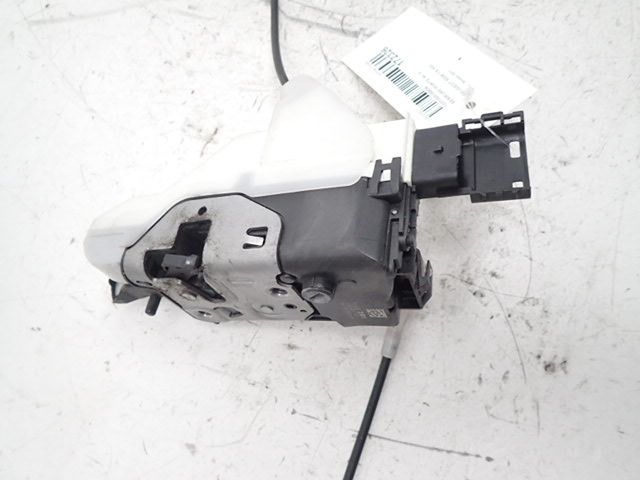 Serrure de porte avant gauche