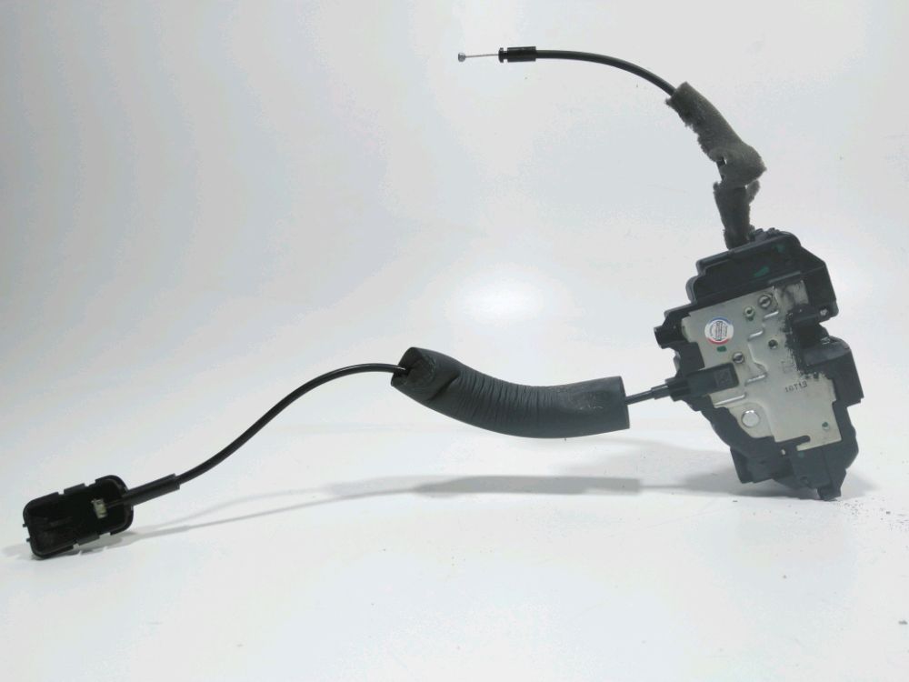 Serrure de porte avant droite