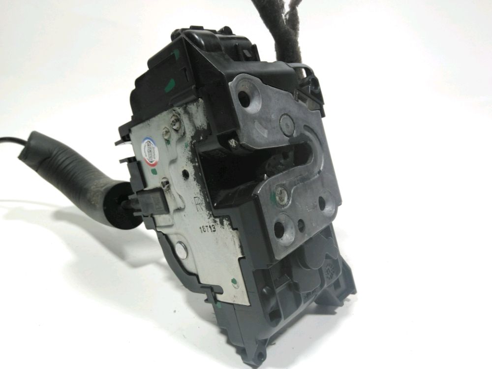 Serrure de porte avant droite