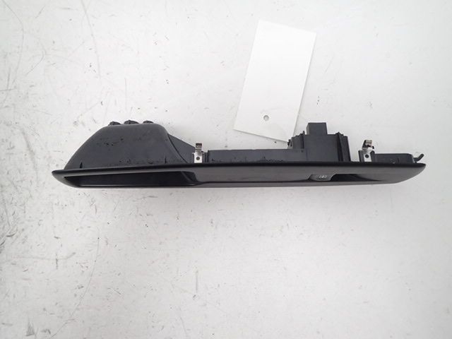 Commande lève-vitre avant droit