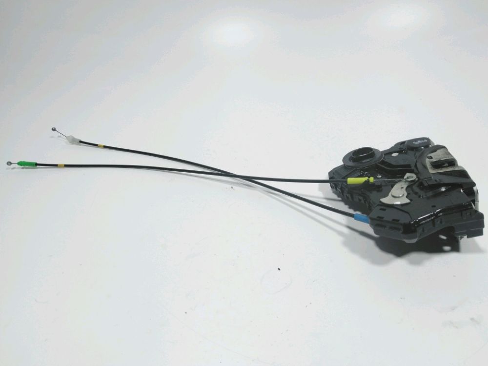 Serrure de porte avant droite