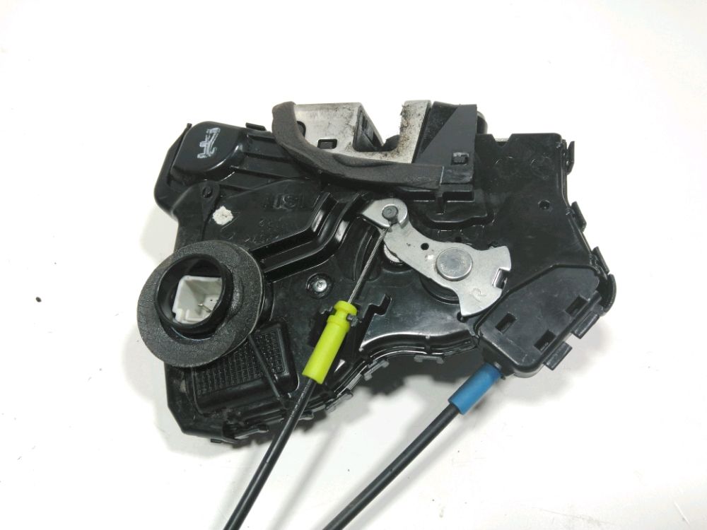 Serrure de porte avant droite