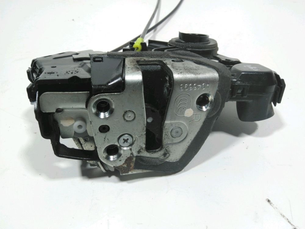 Serrure de porte avant droite