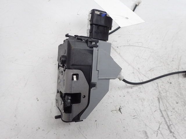 Serrure de porte arrière droite