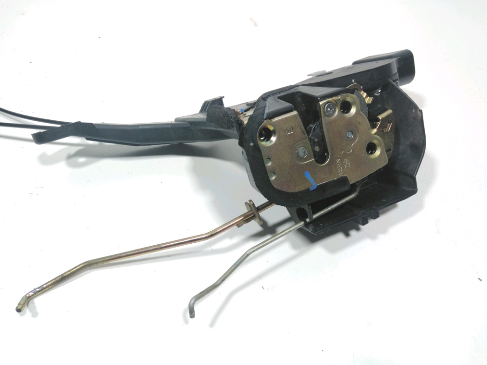 Serrure de porte avant gauche