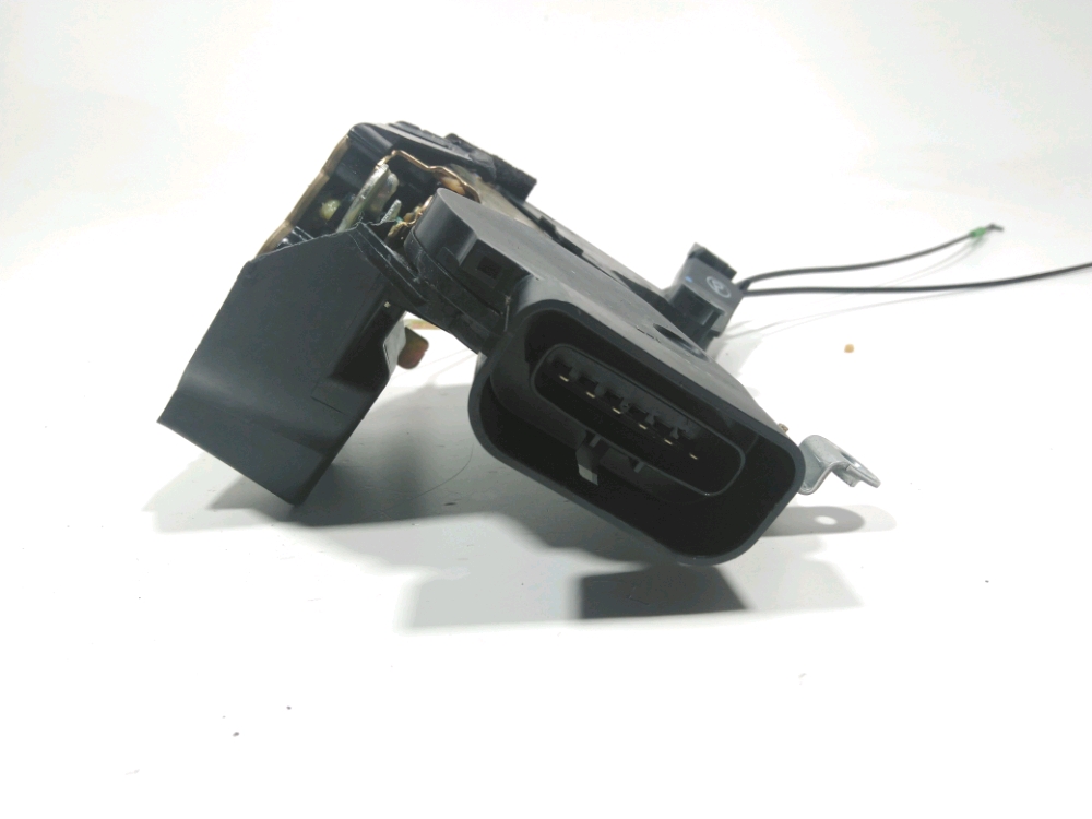 Serrure de porte avant gauche