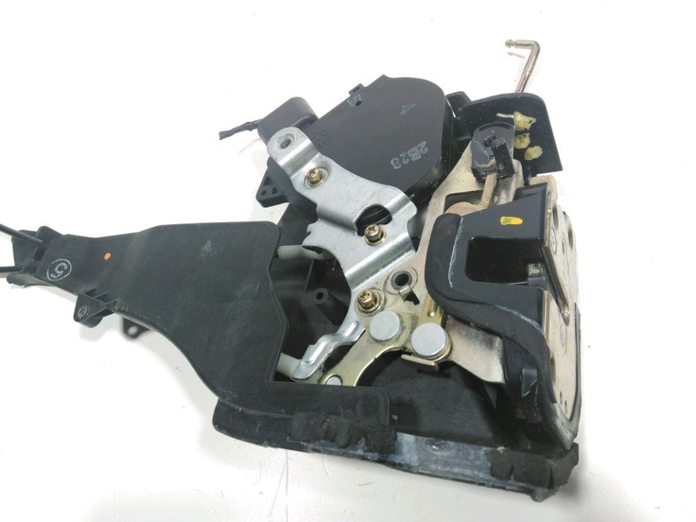 Serrure de porte arrière gauche