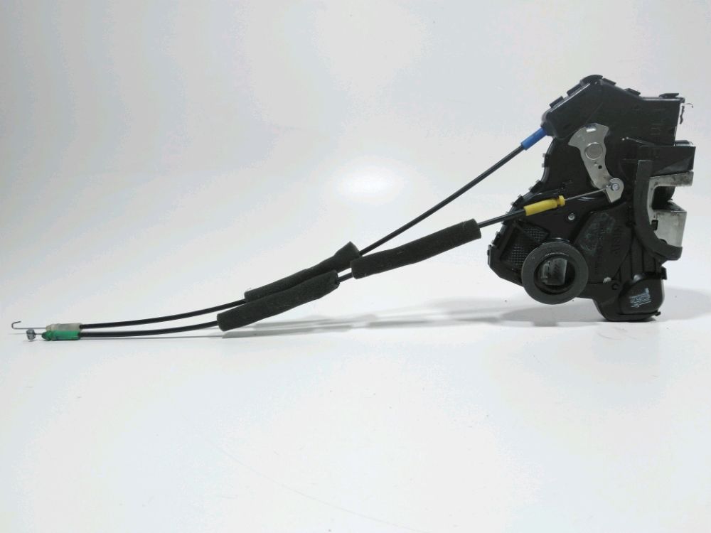 Serrure de porte avant gauche