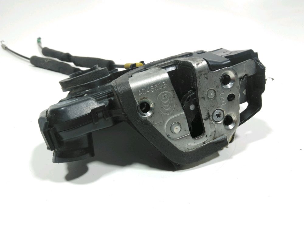 Serrure de porte avant gauche