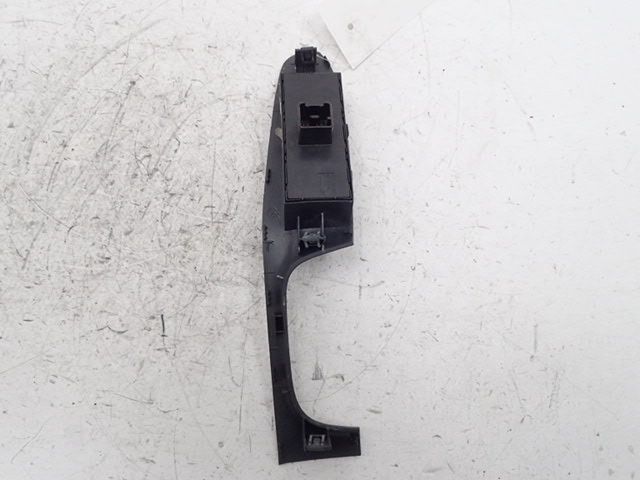 Commande lève-vitre avant gauche