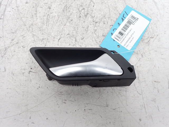 Poignee interieure porte arriere droite