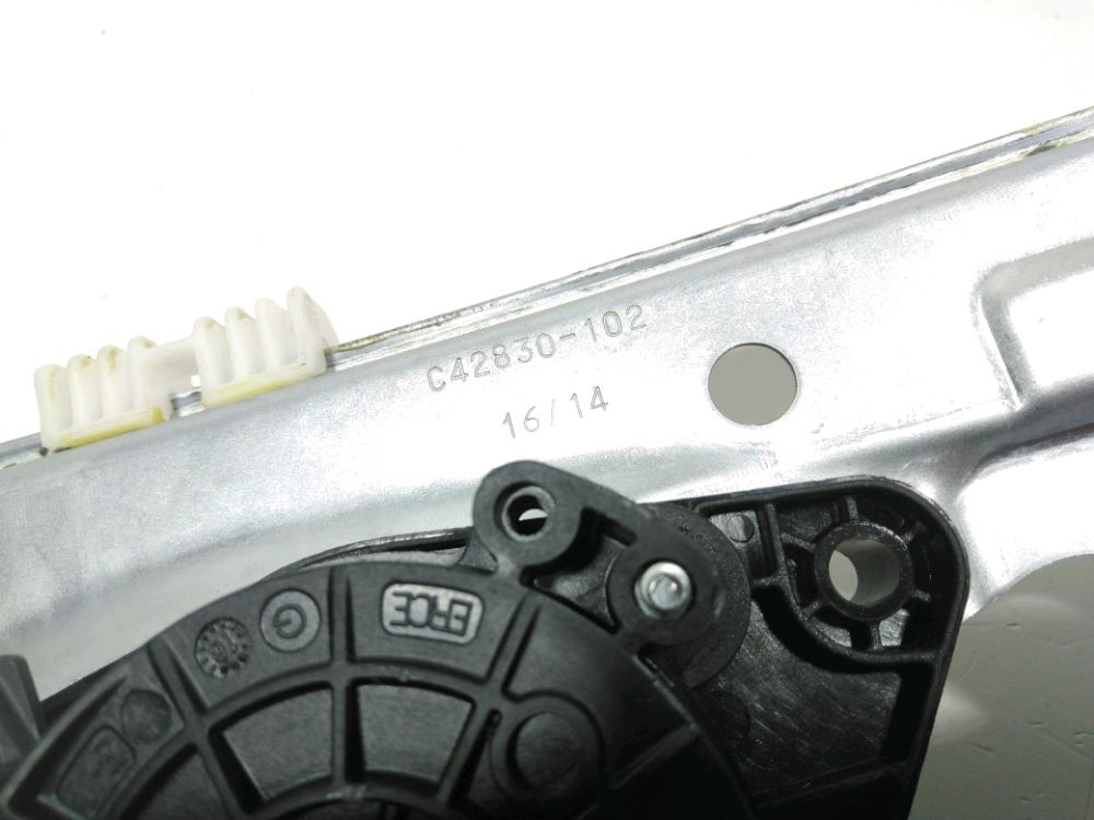 Lève-vitre électrique avant droit