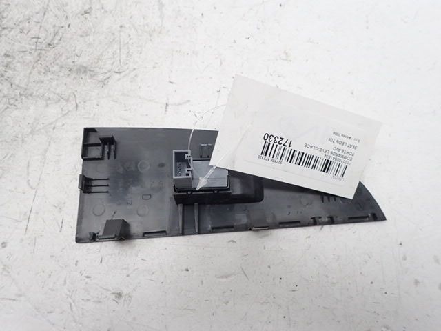 Commande lève-vitre avant droit