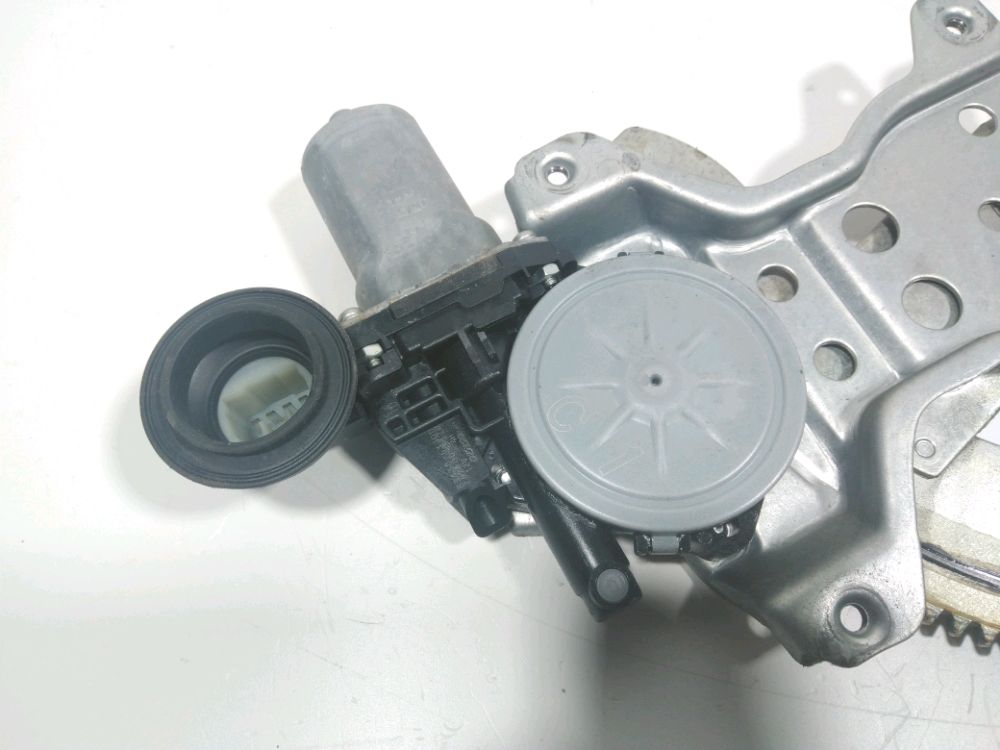 Lève-vitre électrique avant droit