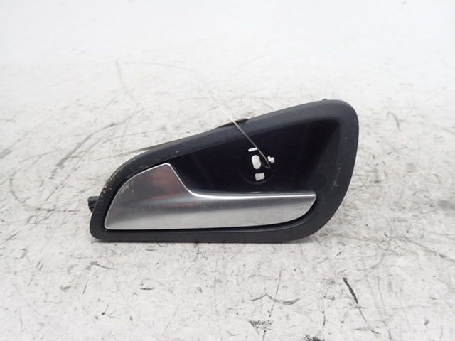 Poignee interieure porte avant gauche