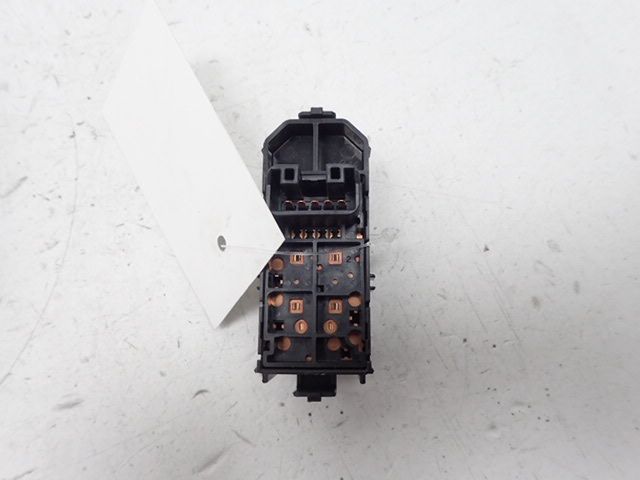 Commande lève-vitre avant droit