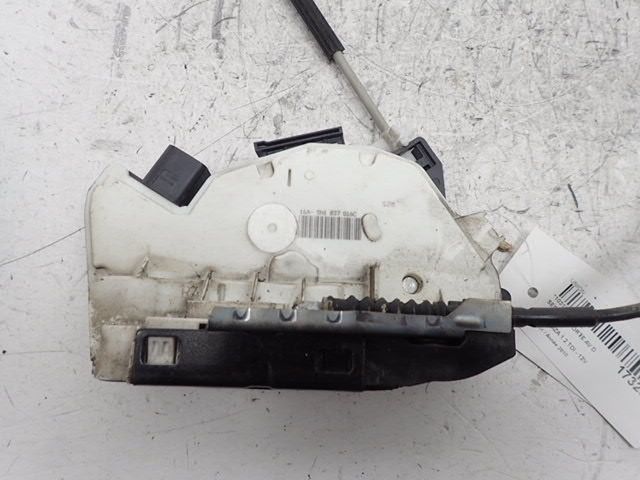 Serrure de porte avant droite