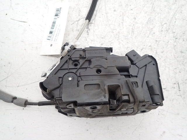 Serrure de porte avant droite