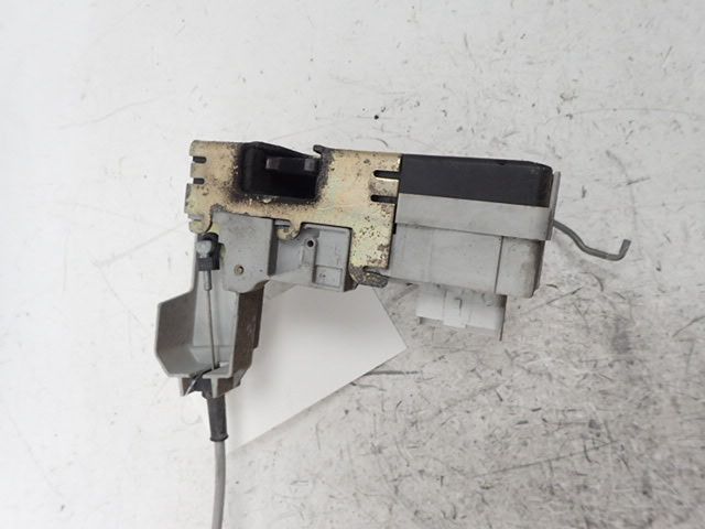 Serrure de porte avant gauche