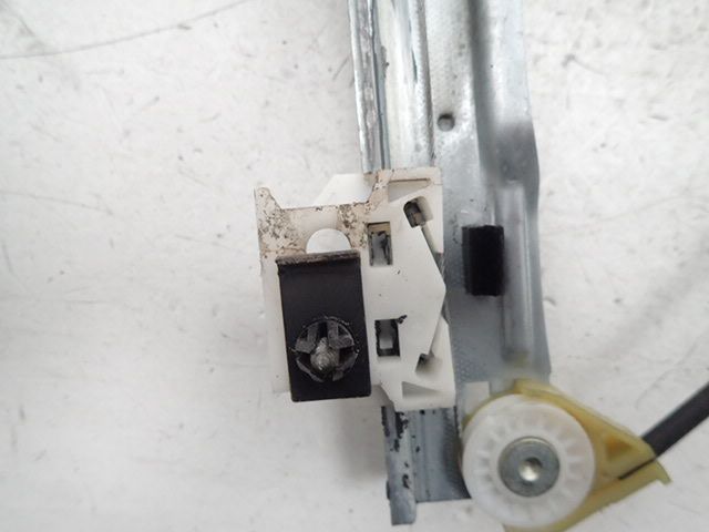 Lève-vitre électrique avant droit