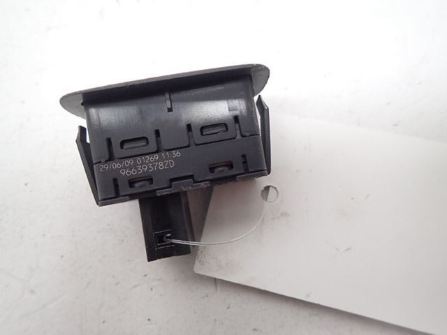 Commande lève-vitre arrière droit