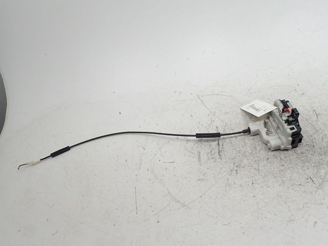 Serrure de porte avant gauche