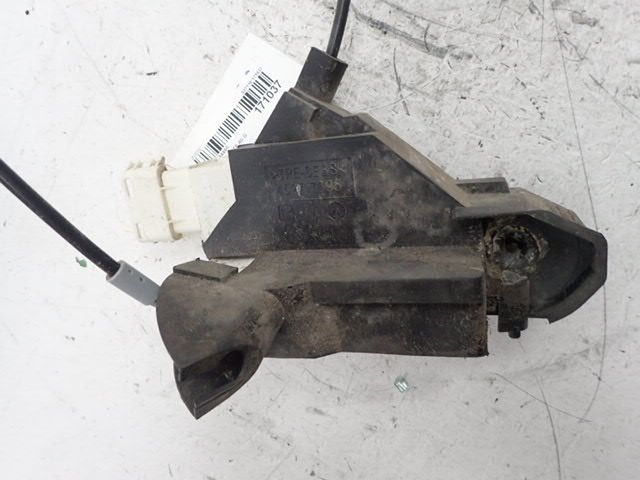 Serrure de porte avant gauche