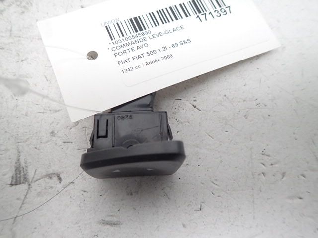 Commande lève-vitre avant droit