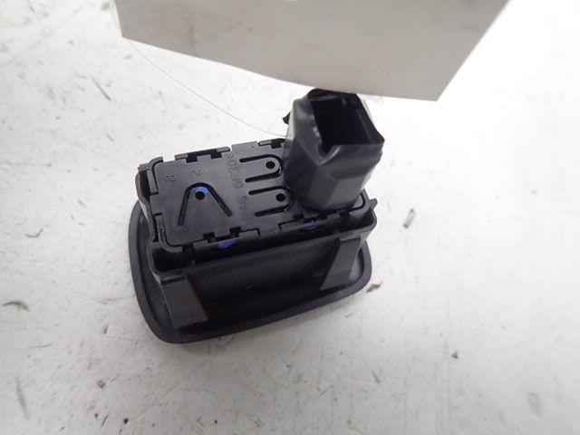 Commande lève-vitre arrière droit