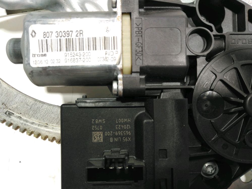 Lève-vitre électrique avant droit