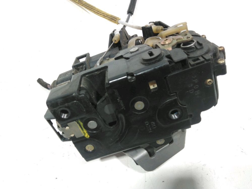 Serrure de porte avant droite