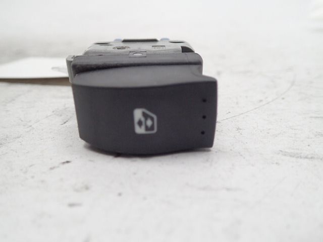 Commande lève-vitre avant droit