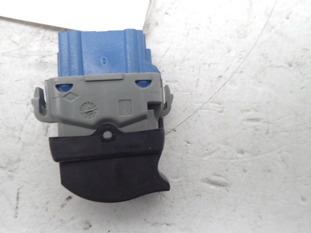 Commande lève-vitre avant droit