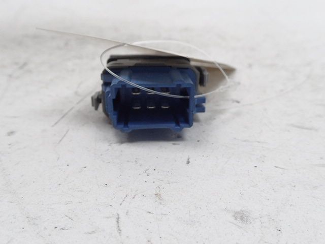 Commande lève-vitre avant droit