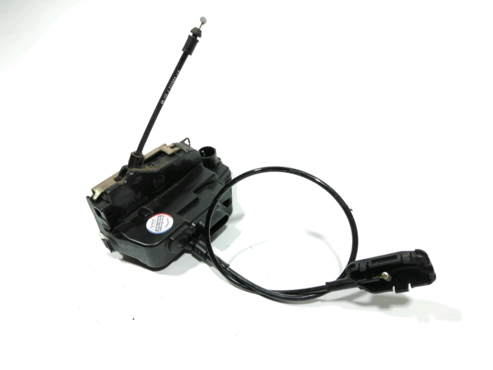 Serrure de porte avant droite