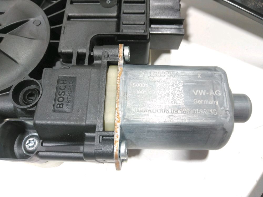 Lève-vitre électrique avant gauche