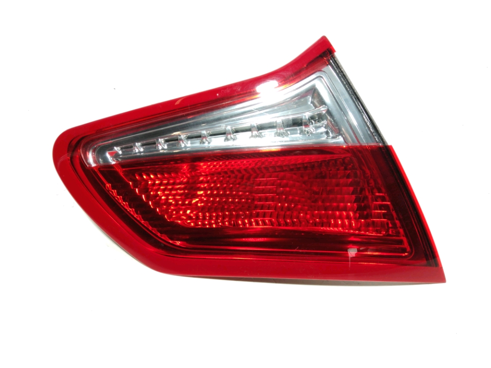 Feu arrière intérieur gauche