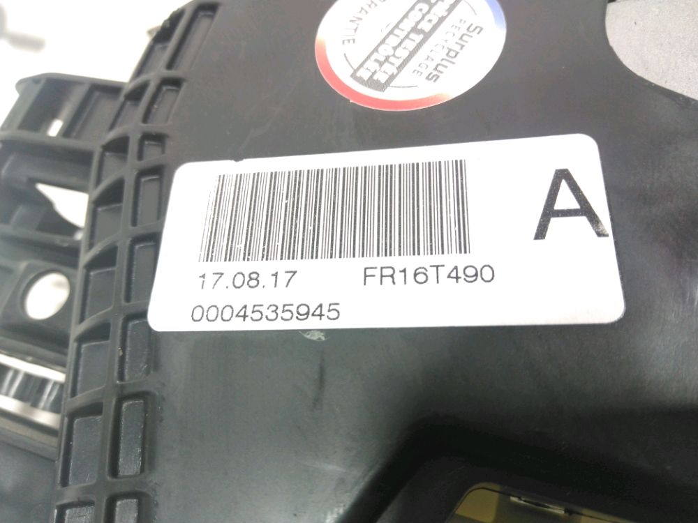 Serrure de porte avant droite