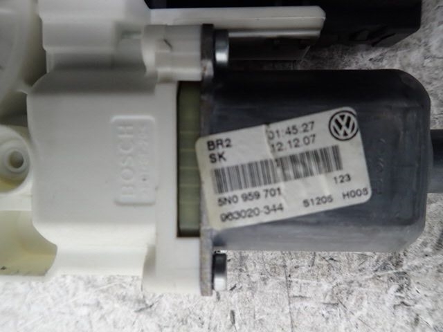 Lève-vitre électrique avant gauche