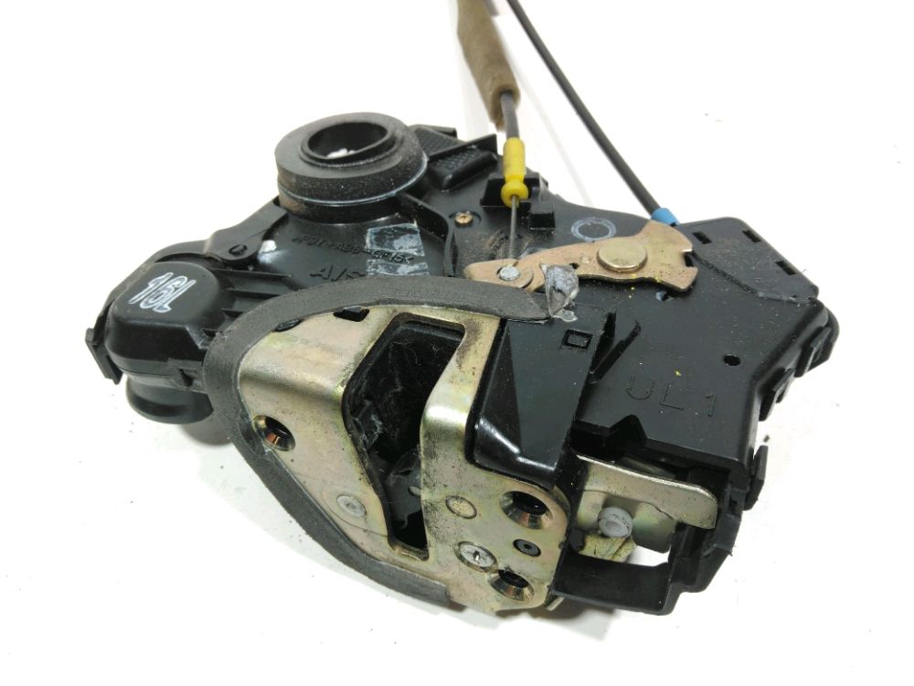 Serrure de porte avant gauche