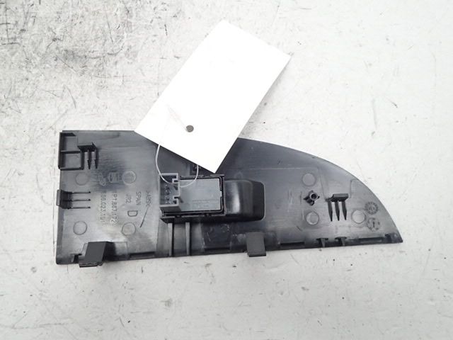 Commande lève-vitre avant droit