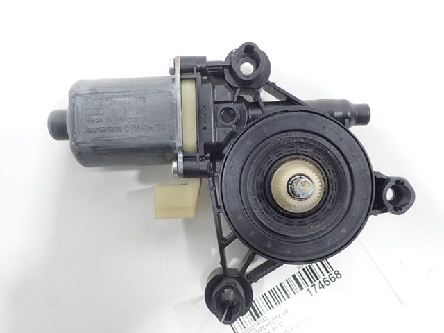 Lève-vitre électrique avant droit