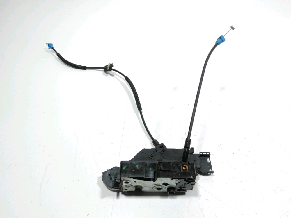 Serrure de porte avant droite