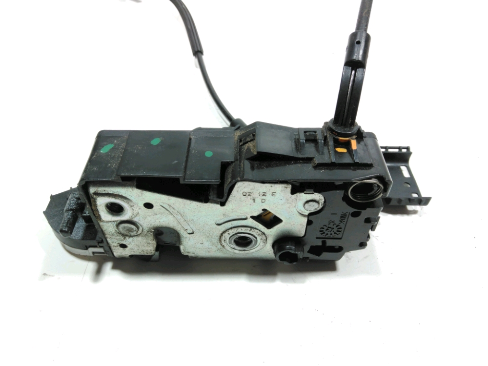 Serrure de porte avant droite