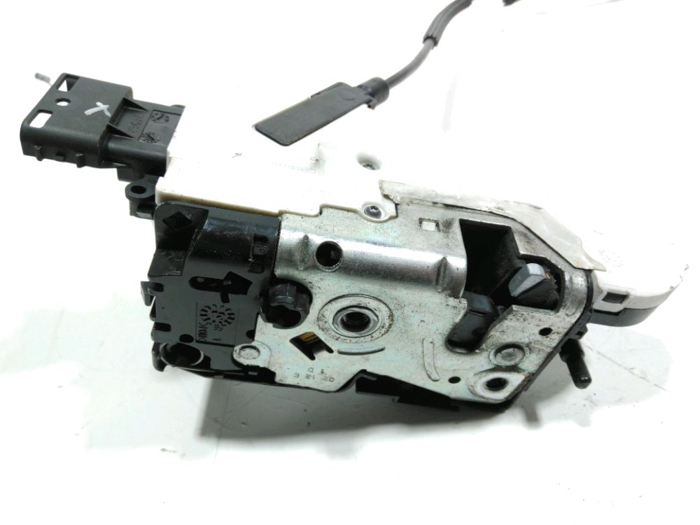 Serrure de porte avant droite