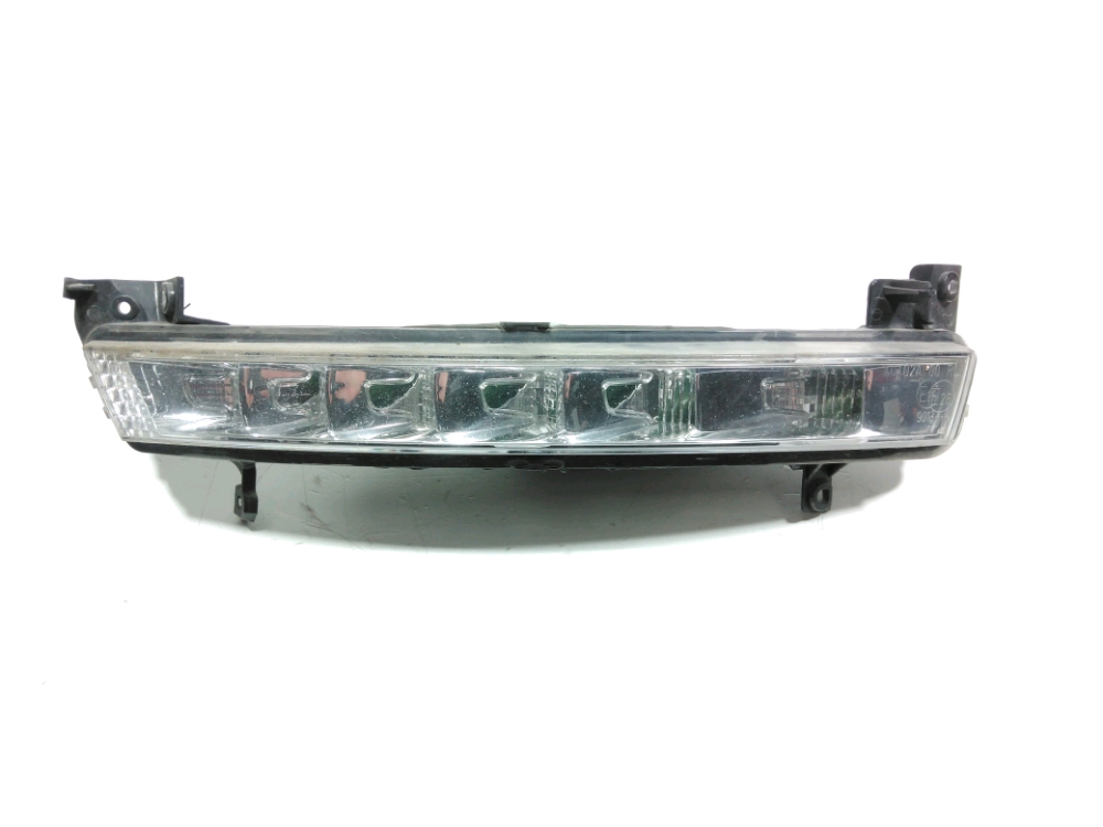 Feu diurne avant gauche