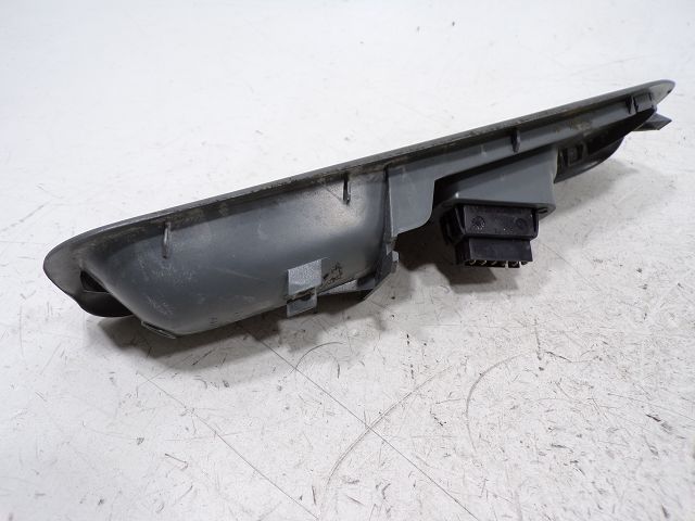 Commande lève-vitre avant droit