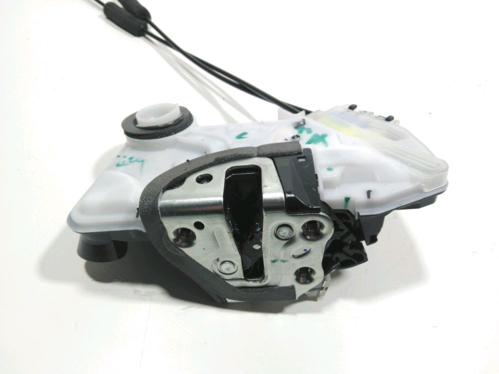 Serrure de porte avant gauche