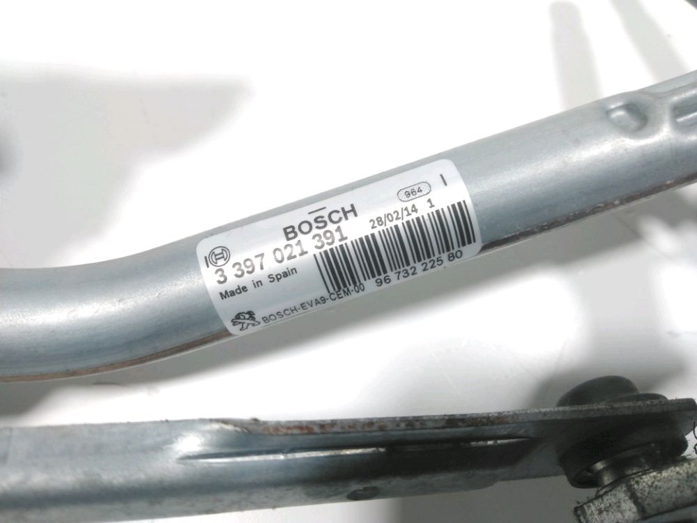 Mécanisme + moteur d'essuie glace avant