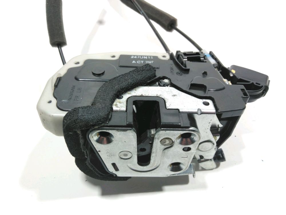 Serrure de porte avant gauche